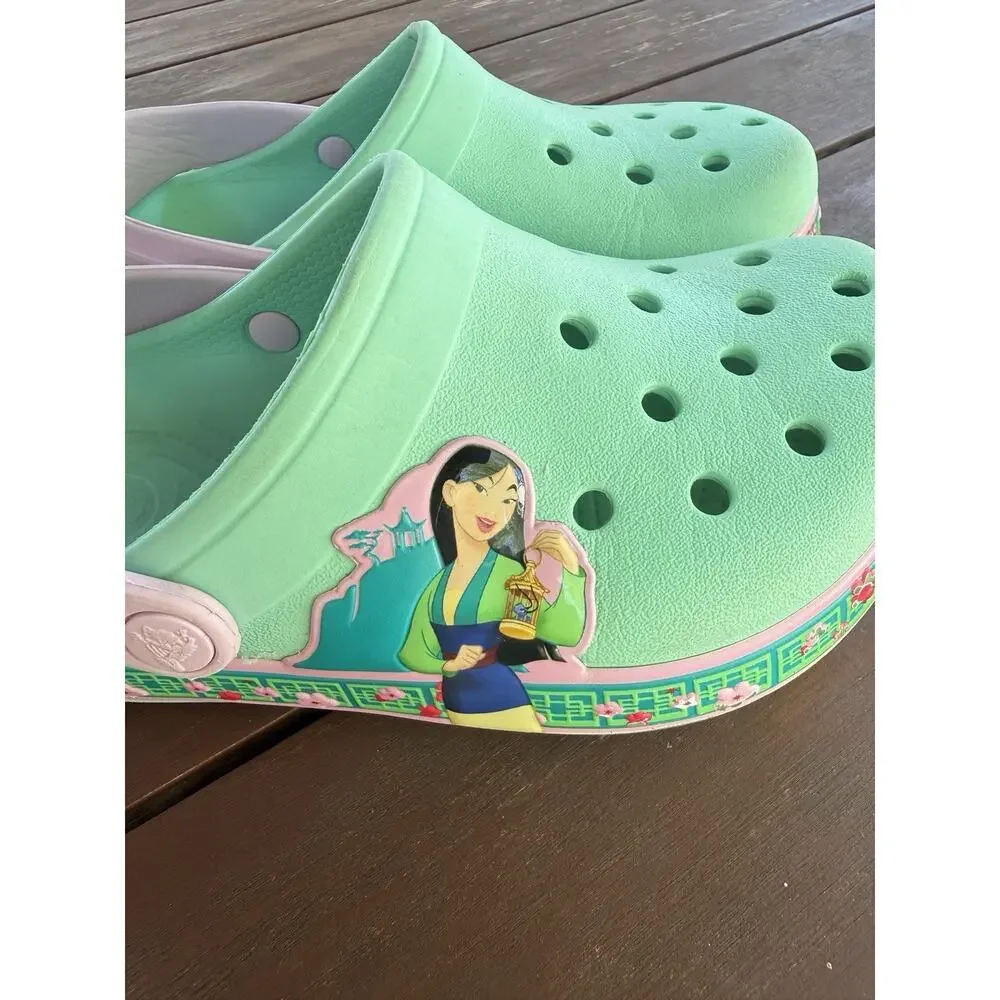 Crocs Disney Mulan Clogs Big Kids Size J2 Slip On Casual Shoes Pink Green